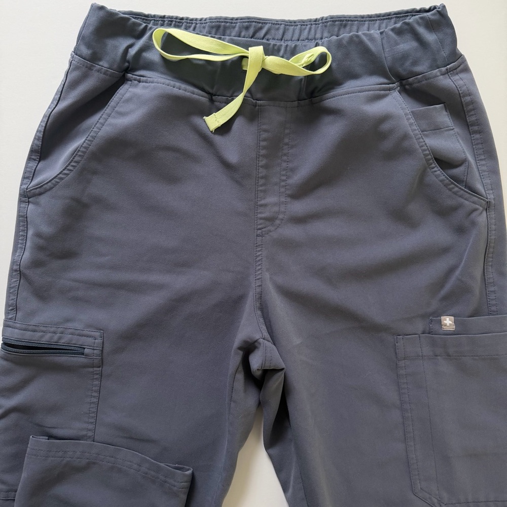 FIGS Men’s Cairo Cargo Scrub Pants in Space Navy Size Medium Tall, Limited Color - Picture 3 of 10